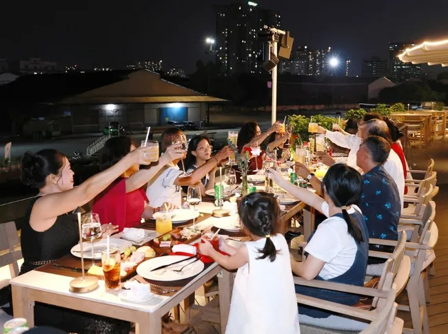 Buffet Hay Set Menu Trên Du Thuyền, Nên Chọn Hình Thức Nào?