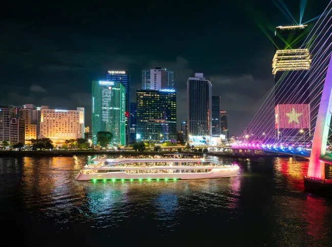 Du Thuyền Elite Of Saigon 5 Sao Có Gì Thu Hút Du Khách Và Các Cặp Đôi?