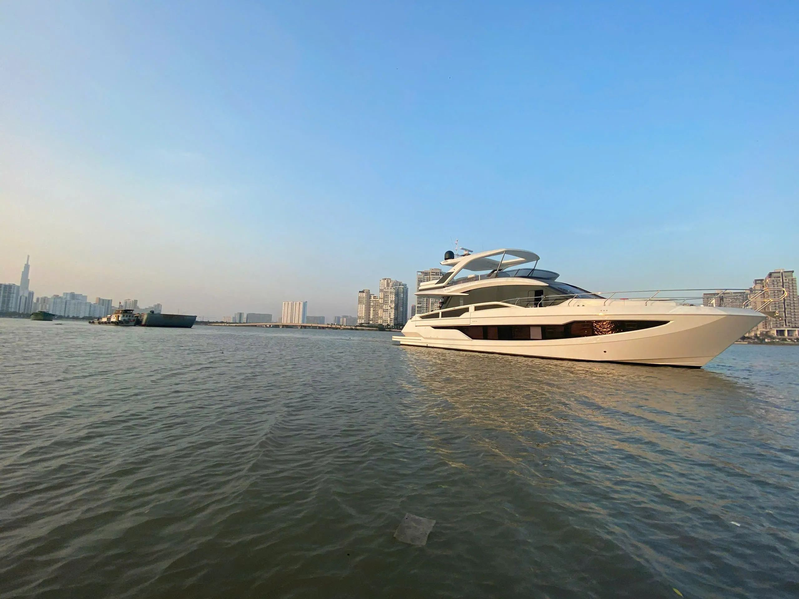 Du Thuyền Galeon 640 FLy