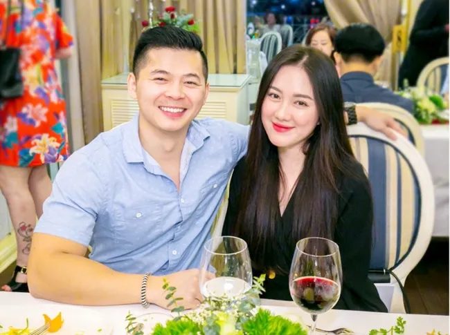 Du Thuyền Nào Phù Hợp Cho Cặp Đôi Hẹn Hò Lãng Mạn?