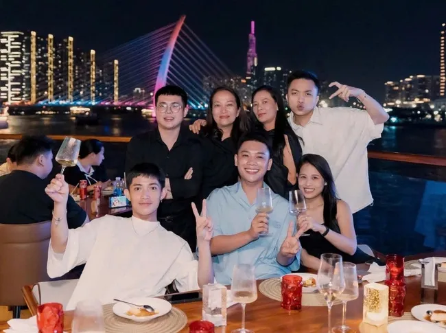 Du Thuyền Nào Phù Hợp Cho Gia Đình Và Nhóm Bạn?