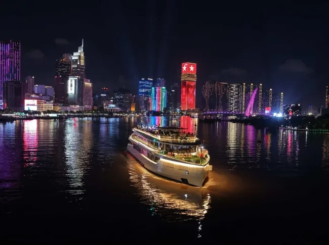 Giá Vé Du Thuyền Xem Pháo 2/9 - Du Thuyền Elite Of Saigon 5 sao