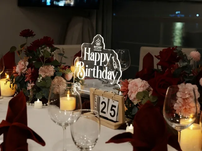 Kinh Nghiệm Tổ Chức Sinh Nhật Trên Du Thuyền Từ A Đến Z