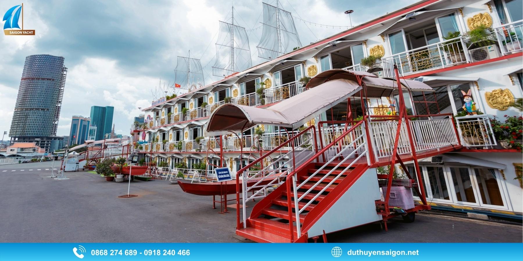 Những điểm nổi bật khi lựa chọn du thuyền Indochina Queen dịp 02/09