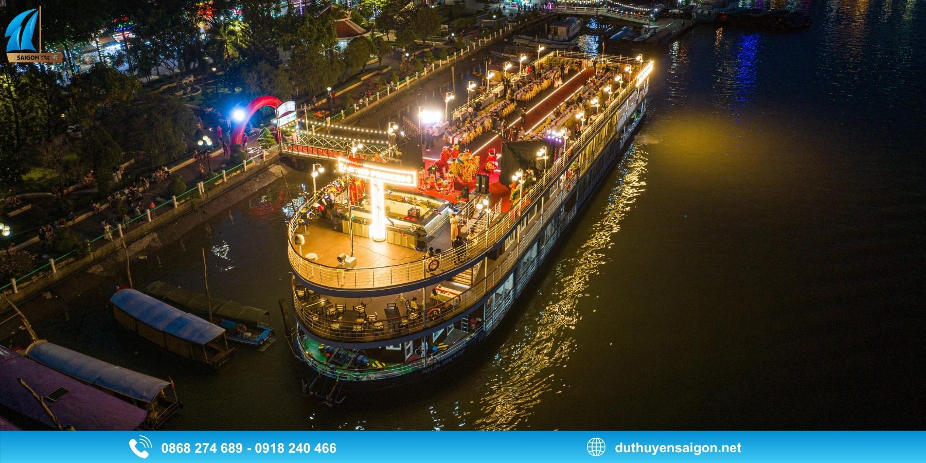 Những lưu ý trước khi đặt du thuyền ăn tối