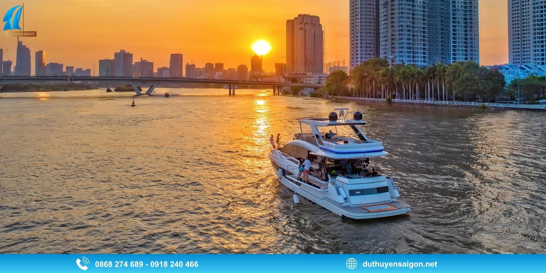 Thuê thuyền riêng tổ chức tiệc kỷ niệm ngày cưới